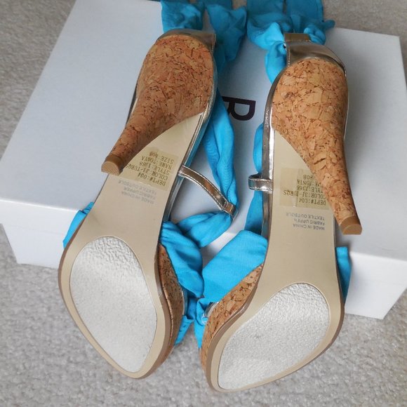 Bakers "Tonya" Blue Fabric/Cork Sandals Size 8 - Picture 3 of 5
